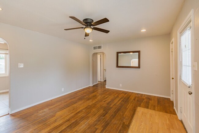 Foto del edificio - Beautiful 3 Bedroom/2 Bath Home