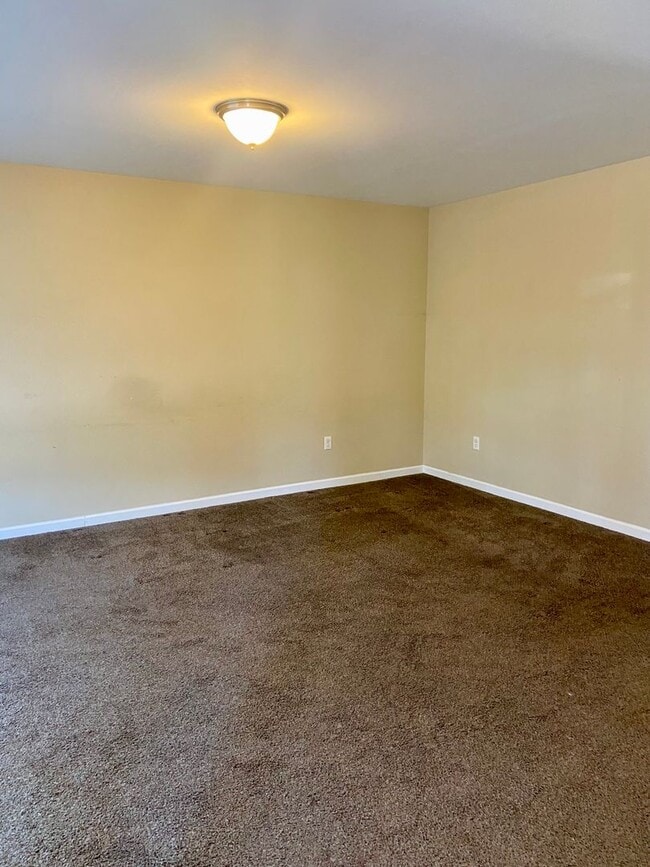 Building Photo - 2104 Market St Ext