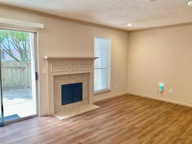 Foto del edificio - 2808 Grants Lake Blvd