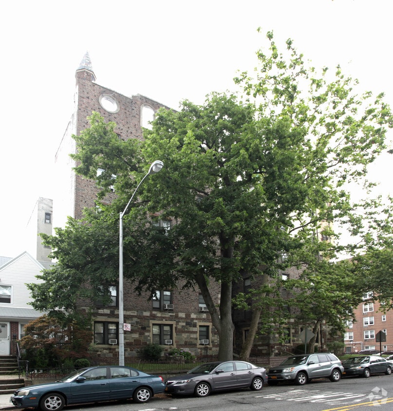 Building Photo - 9115 Ridge Blvd