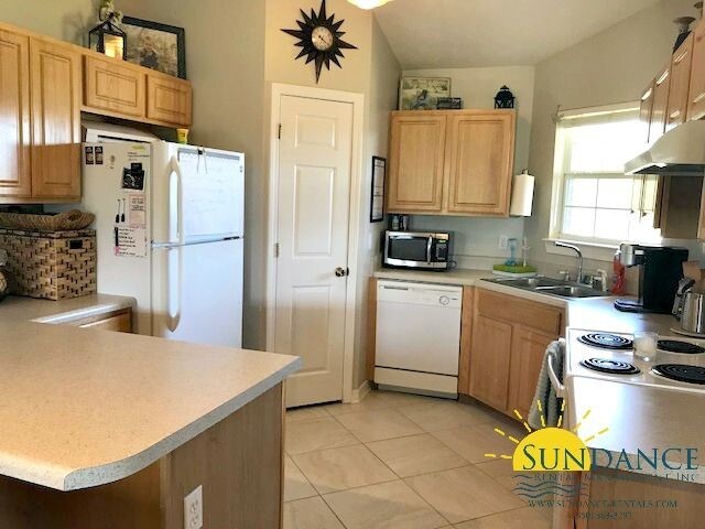 Building Photo - Great 3 Bedroom Duplex in Holley By The Sea