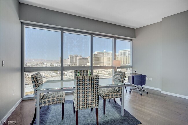 Foto del edificio - 4471 Dean Martin Dr