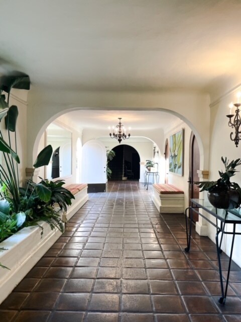 Foto del edificio - 1345 N Hayworth Ave