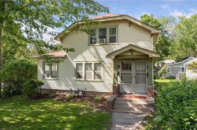 Building Photo - 701 Sherwood Ave