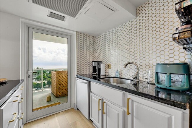 Foto del edificio - 2841 N Ocean Blvd