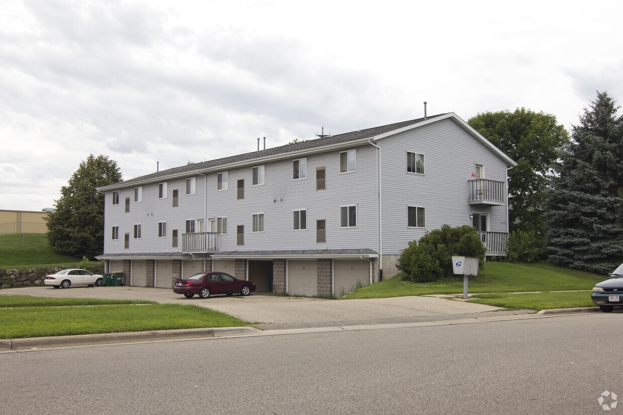 18171831 Jackson St, Stoughton, WI 53589 Apartments in Stoughton, WI