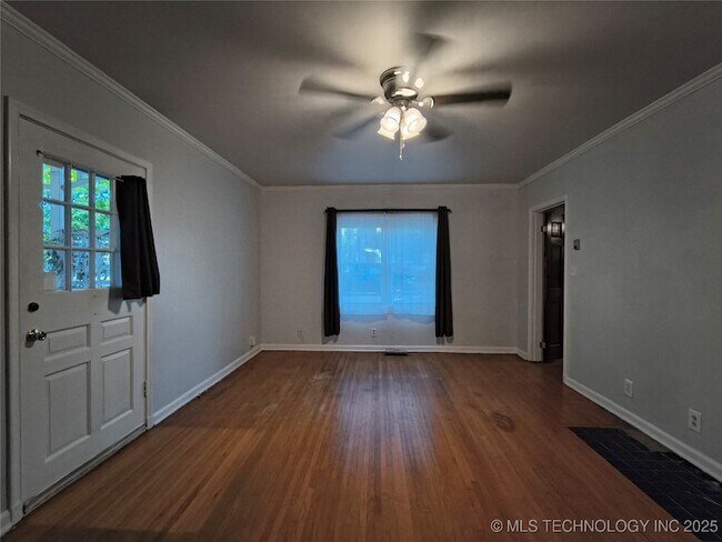 Foto del edificio - 3530 E 23rd St