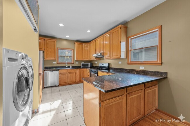 Foto del edificio - 31 W Harrison Rd