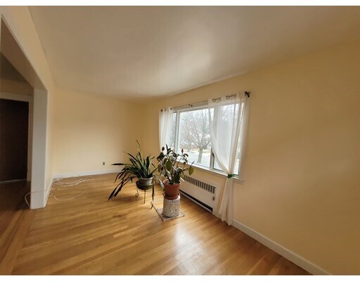 Building Photo - 846 Belmont St