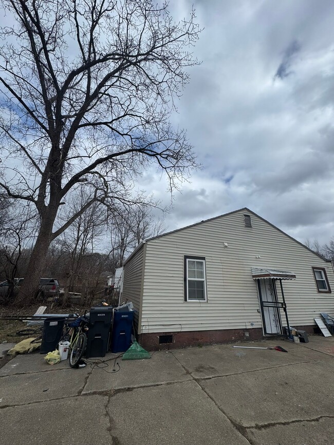 Building Photo - 628 W Home Ave