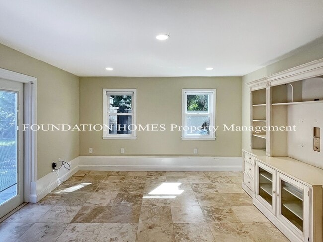 Building Photo - 216 San Ramon Way