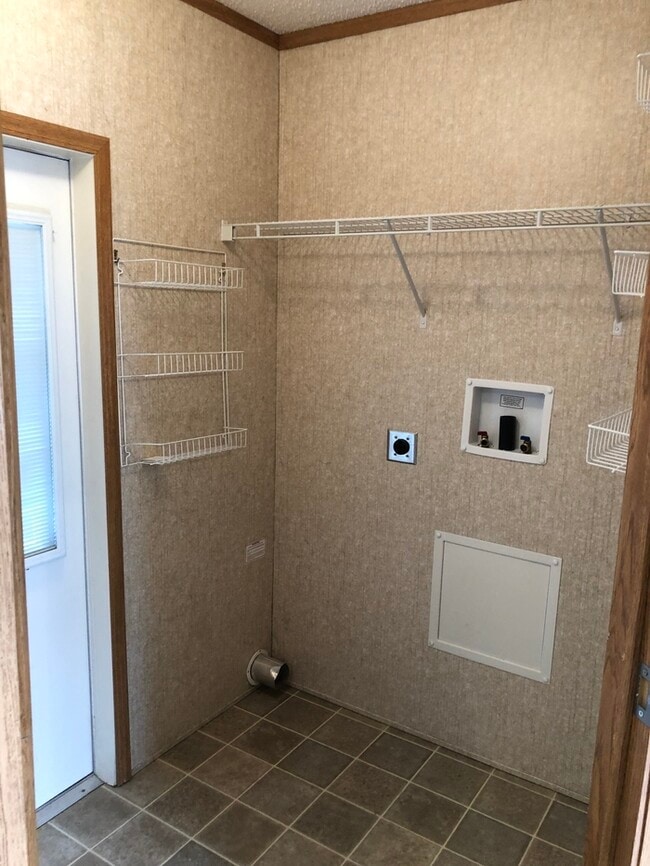 Building Photo - Cozy 1,120 sqft home is a 3 BR, 2 BA MH