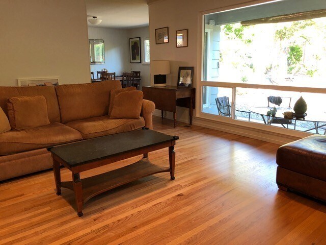Building Photo - Cute 3/2 San Rafael Home Close to: Marin C...