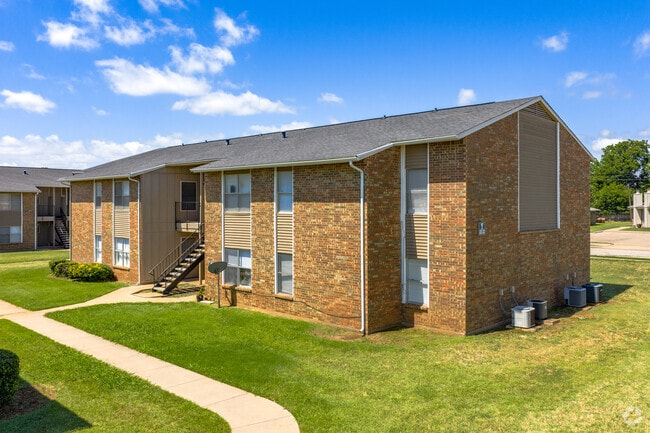 Building Photo - Parkway Villas