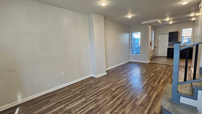 Foto del edificio - Spacious 3 bedroom 1 bath available soon!