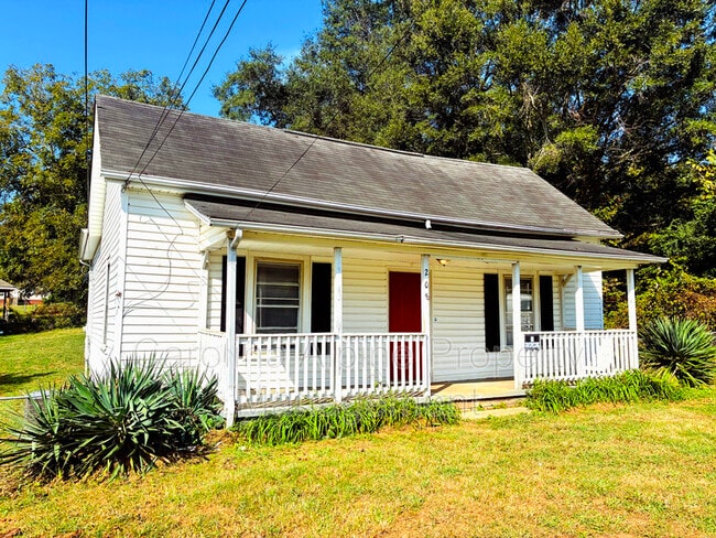 Building Photo - 208 School St