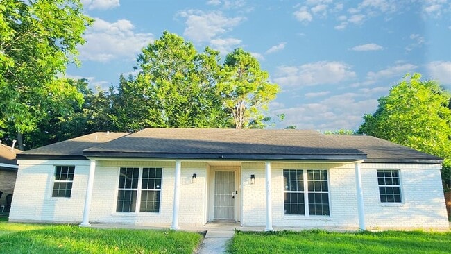 Building Photo - 6023 Claridge Dr
