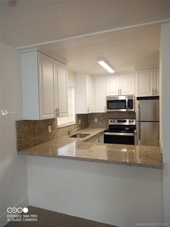 Building Photo - 3620 SW 87th Pl