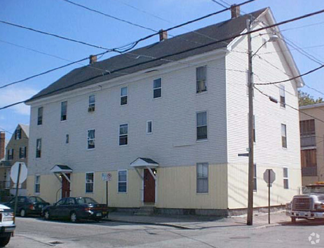 Front and side view - 172-178 Douglas St