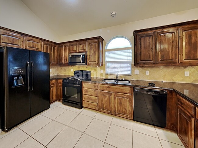 Foto del edificio - 6136 Kristen Dr