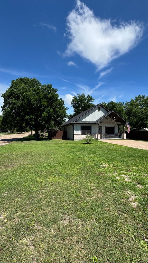 Foto del edificio - Gorgeous 3/2 House Corner Lot in Downtown Bryan w/ July Move In!