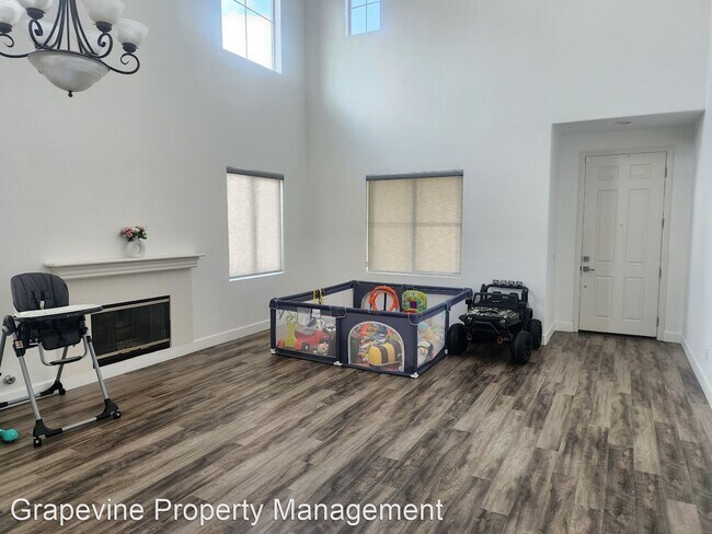Building Photo - 4 br, 2.5 bath House - 40401 Wgasa Place