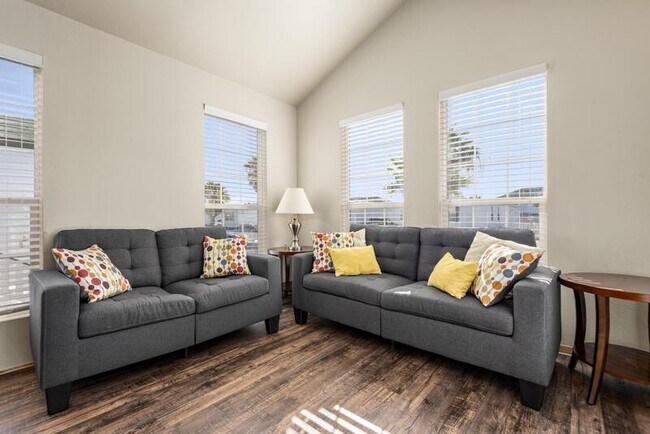 Foto del edificio - 2400 Green River Ln