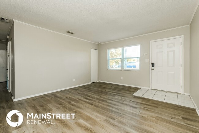 Building Photo - 5801 Abercorn Dr