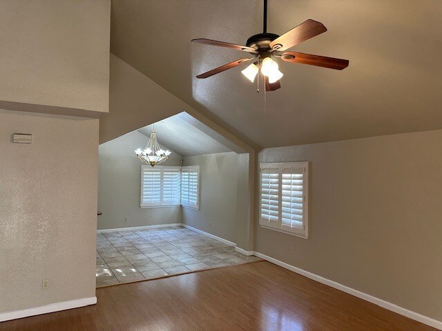 Foto del edificio - Modesto 5 Bedroom 3 Bathroom with a Pool