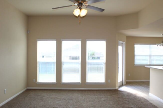 Foto del edificio - CUTE 3 BEDROOM, 2 BATH