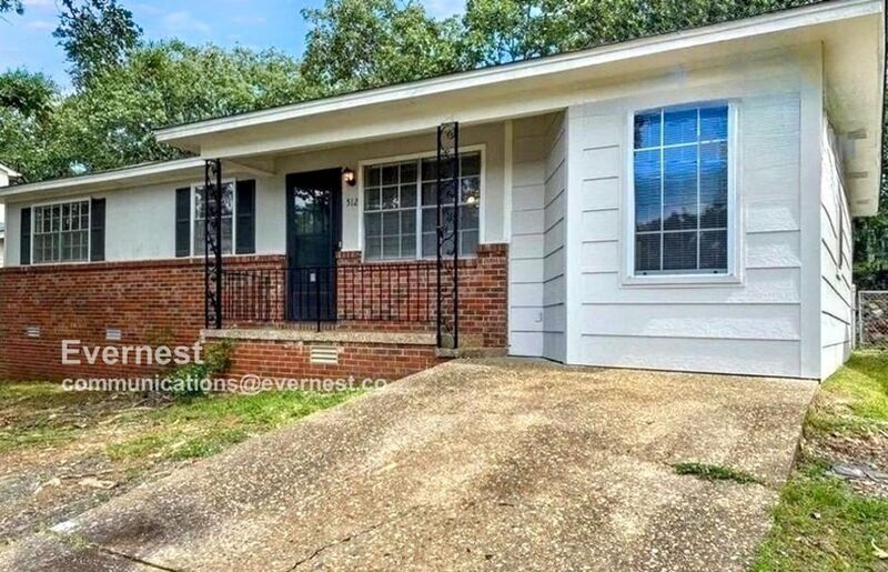 Foto principal - 512 Lindenhurst Dr