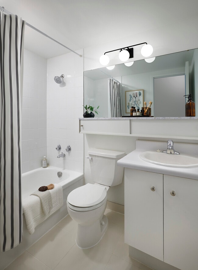 Building Photo - Hampton House South