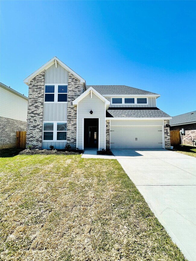 Building Photo - 3310 Silverton Dr