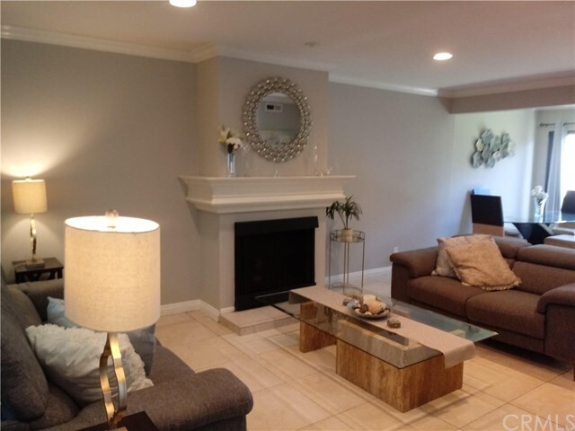 Primary Photo - 6 Latitude Ct