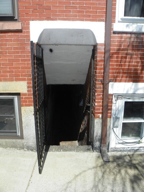 Building Photo - 37 Beacon St