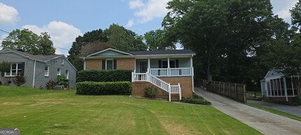 Building Photo - 820 Woodland Dr