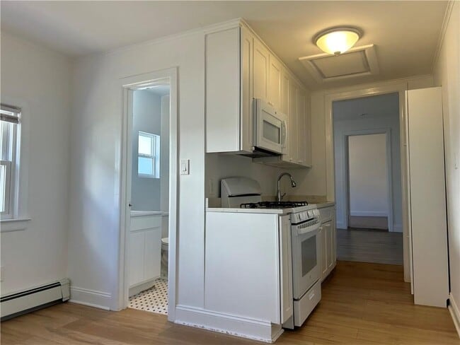 Building Photo - 306 5th St