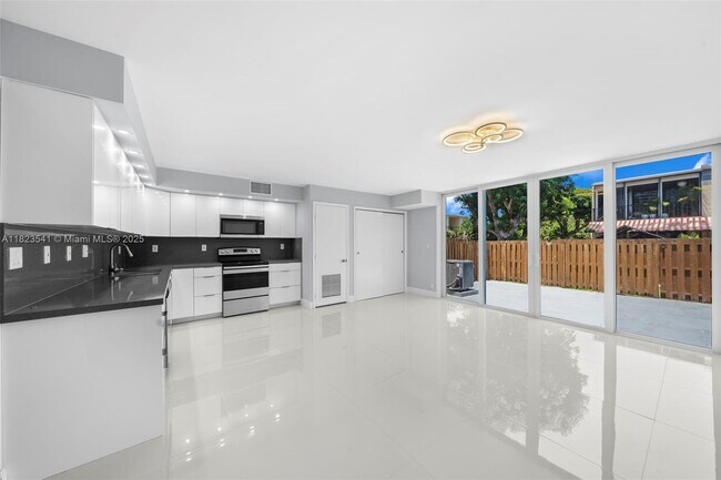 Foto del edificio - 2407 NE 10th St