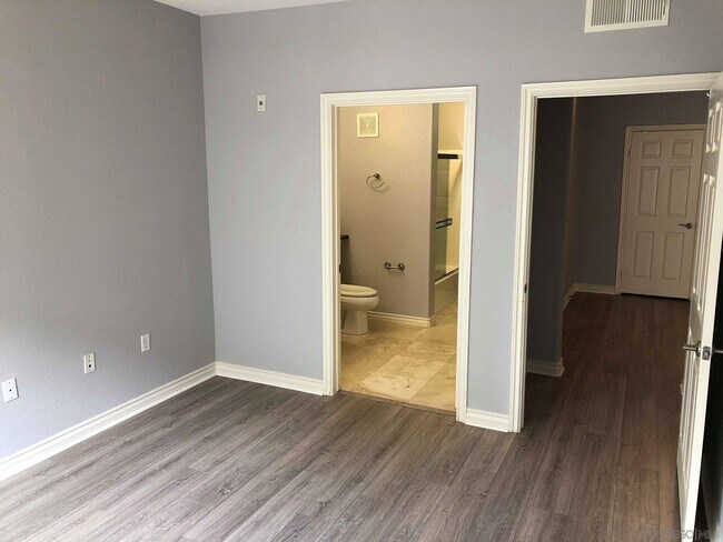 Foto del edificio - 9293 Regents Rd