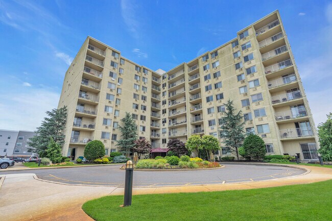 Foto del edificio - 1000 River Rd