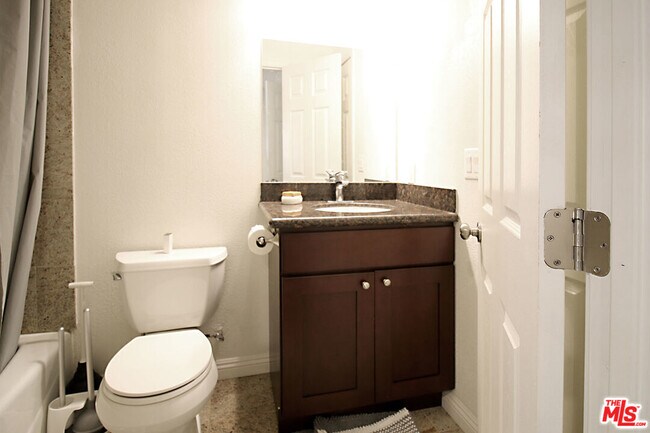 Building Photo - 4848 Oakwood Ave
