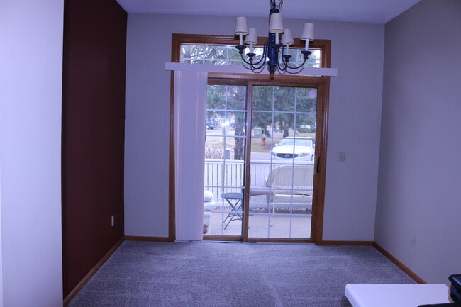Building Photo - 2696 Mallard Dr