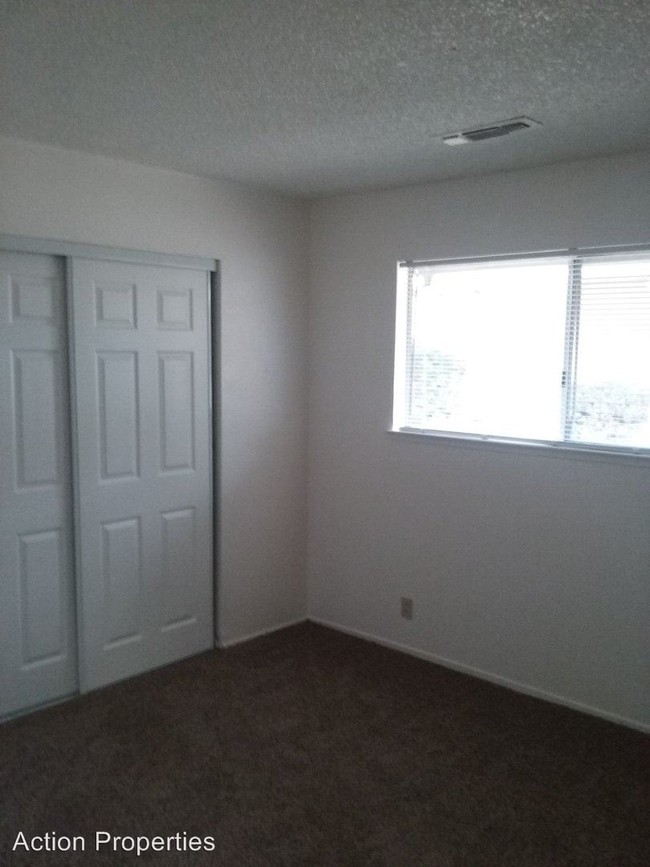 Building Photo - 2650 Woodridge Ct