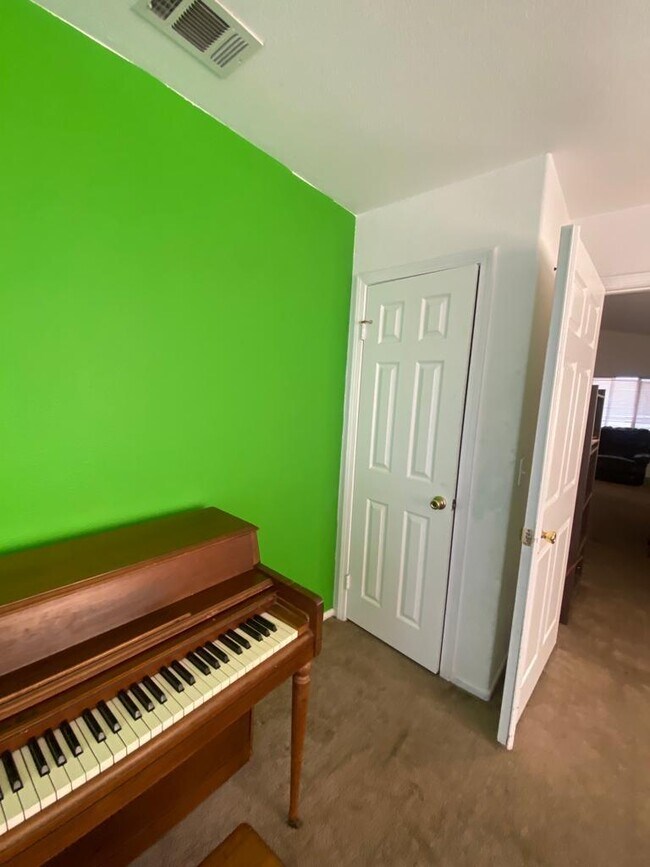 Foto del edificio - 268 E 7th St