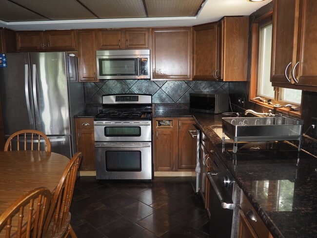 Building Photo - 14531 Ravinia Ave