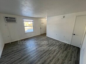 Building Photo - 158 Forest St