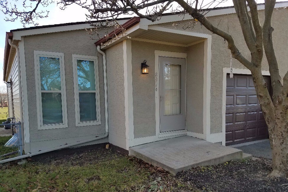 Entrance & Attached Garage - 8024 Smoky Row Rd