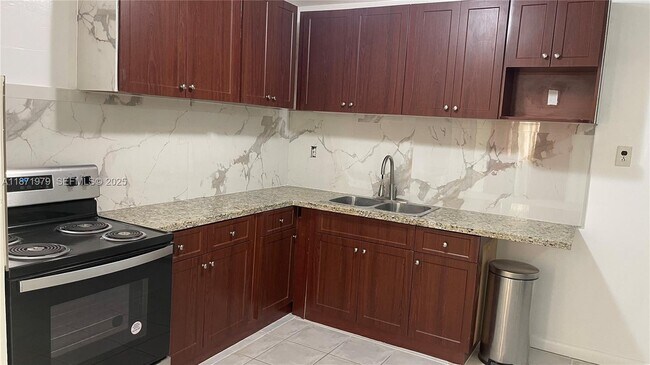 Foto del edificio - 301 N 67th Ave