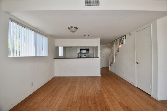 Building Photo - 6041 Fulton Ave
