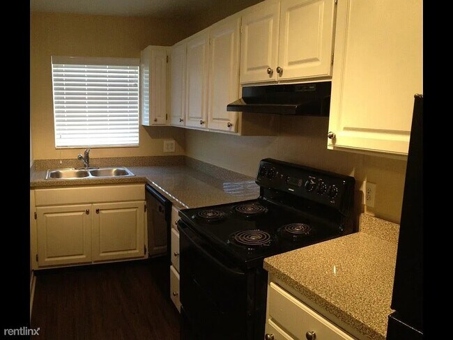 Foto del edificio - 6145 Longchamp Dr